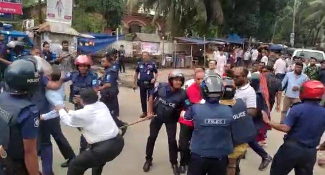 ফরিদপুরে বিএনপির সমাবেশে আ’লীগের হামলা, আহত ৩০