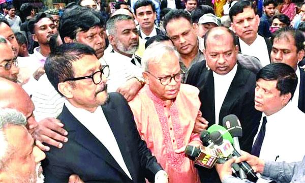 সকালে এসপিসহ ৪২ জনের নামে রিজভীর মামলার আবেদন, বিকেলে খারিজ