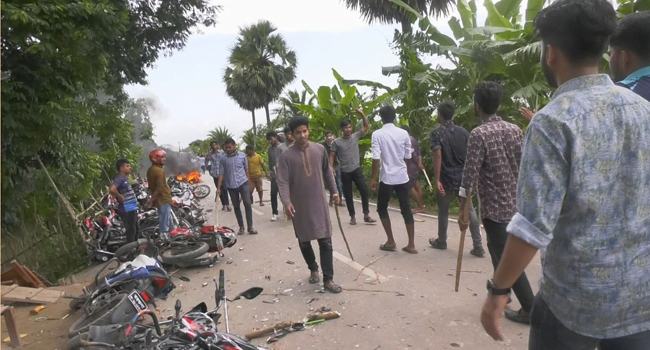 পাথরঘাটায় বিএনপির ৪০০ নেতাকর্মীর বিরুদ্ধে আওয়ামী লীগের মামলা, আটক ৫