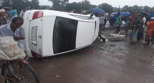 গফরগাঁওয়ে ট্রেনের সাথে প্রাইভেটকারের ধাক্কায় আহত ২