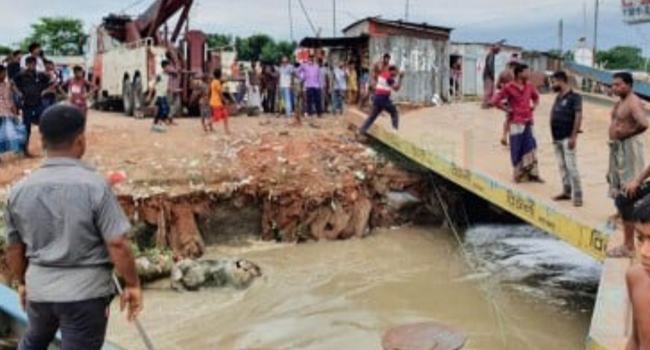 তীব্র স্রোতে দৌলতদিয়া ফেরিঘাট এলাকায় ভাঙন, ৫ নম্বর ঘাট বন্ধ