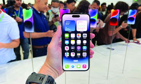 অ্যাপলের আইফোন ওয়াচ ও এয়ারপড উন্মোচন