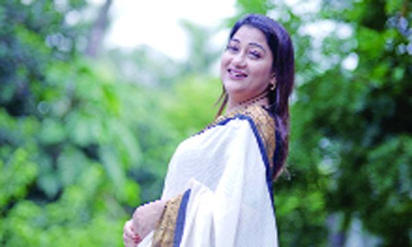 চার সিনেমায় দীপা খন্দকার