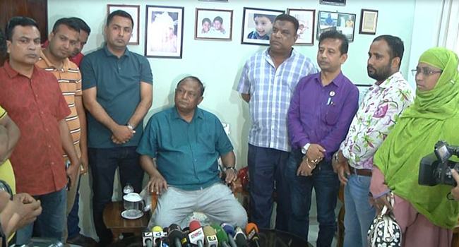 ডলারের দাম স্যাটেলের মাধ্যমে জ্বালানী ও ভোজ্য তেলের দাম কমানোর চেষ্টা চলছে : বাণিজ্যমন্ত্রী