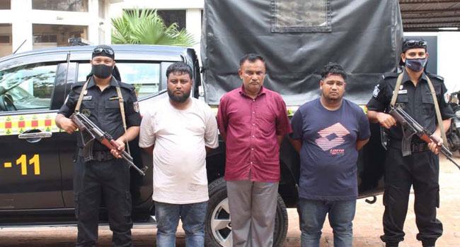 মাদকের চালান দেখে ফেলায় হত্যা : বাবা ও ২ ছেলে গ্রেফতার