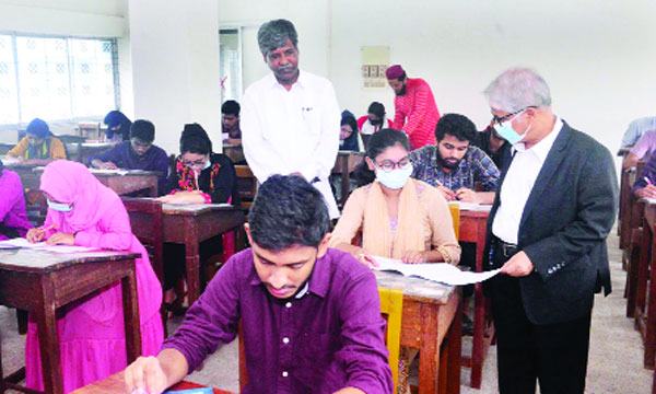 ঢাবিতে গুচ্ছ পদ্ধতিতে কৃষিবিজ্ঞানে ভর্তি পরীক্ষা অনুষ্ঠিত