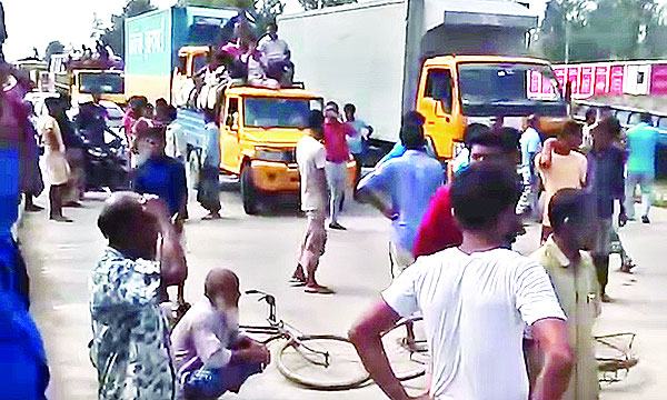 রংপুরে সারের দাবিতে মহাসড়ক অবরোধ কৃষকদের