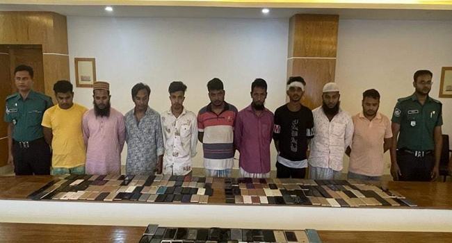 গাজীপুরে ২৬০টি চোরাই মোবাইলসহ গ্রেফতার ৯