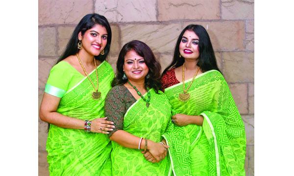 এই সময়ে তারা তিনজন