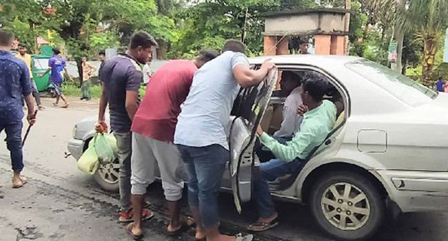 সিলেটে লাঠিসোটা হাতে নিয়ে যান চলাচলে বাধা, দুর্ভোগ