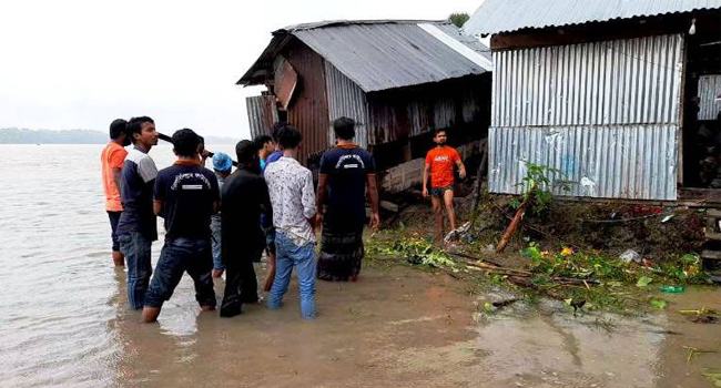 জোয়ারের পানি বৃদ্ধি : রাজাপুরে অর্ধশত শিক্ষাপ্রতিষ্ঠানসহ বহু গ্রাম প্লাবিত
