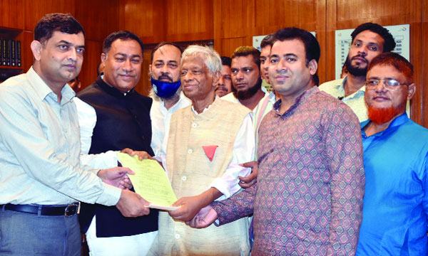 কুমিল্লা জেলা পরিষদে বাবুলের মনোনয়ন দাখিল