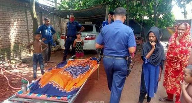 শ্রীপুরে ছাদ থেকে নির্মাণসামগ্রী পড়ে শিশু নিহত