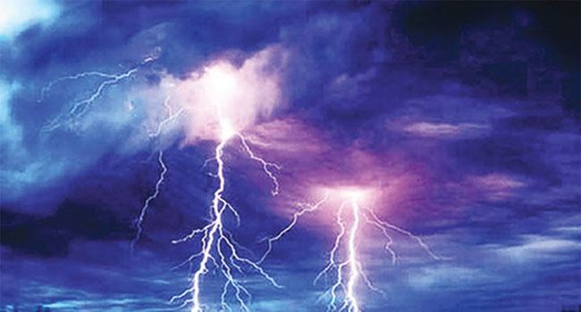 বজ্রপাতে মেঘনায় পড়ে নিখোঁজ ৩ জেলে