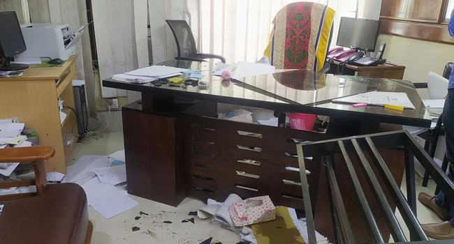 ইবি ভিসির কার্যালয়ে সাবেক ছাত্রলীগ নেতাদের ভাংচুর