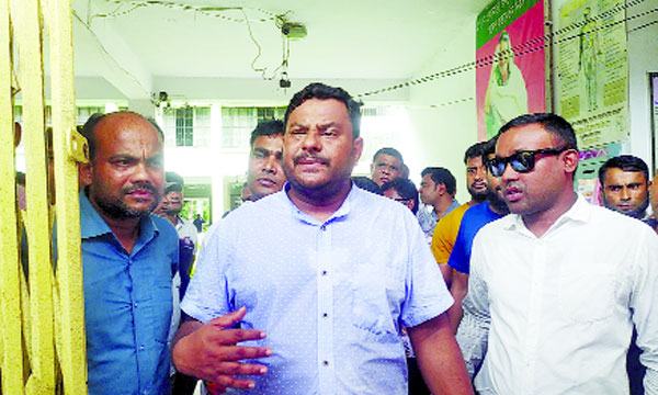 ইবি ভিসির কার্যালয়ে সাবেক ছাত্রলীগ নেতাদের ভাঙচুর