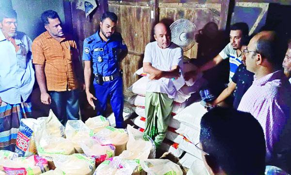 বেতাগীতে সরকারি চাল প্যাকেটজাত করে খোলাবাজারে বিক্রি