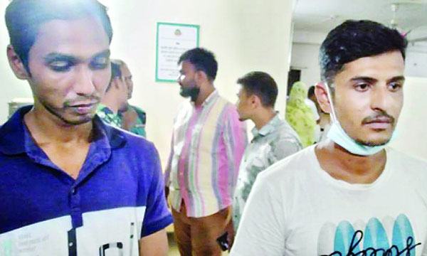 গাজীপুরে ছিনতাইকালে ধরা পড়ল পুলিশ কনস্টেবল ও আইনজীবী