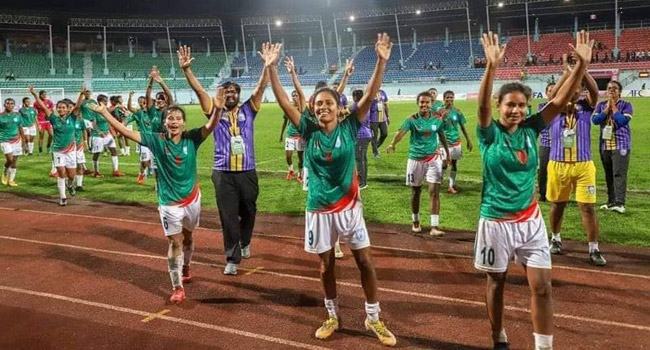 ১৯ বছরে বদলে যাওয়া বাংলাদেশের মহিলা ফুটবল