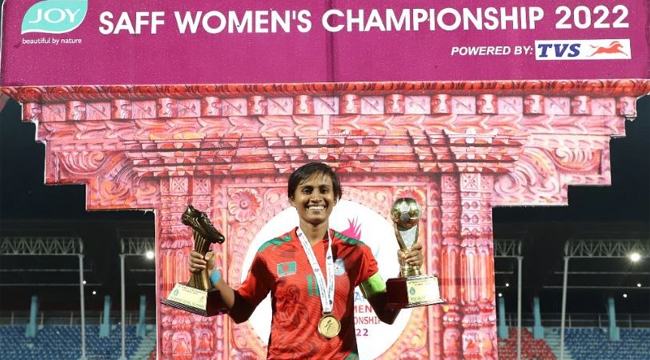 ছাত্রী সাবিনাকে নিয়ে গর্বিত বাউবি