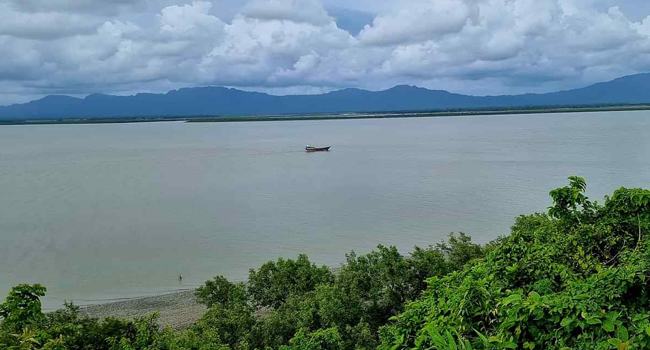 আতঙ্ক কাটছে না : দোয়া ও কালেমা পড়ে রাতে ঘুমাতে যান সীমান্তবাসীরা