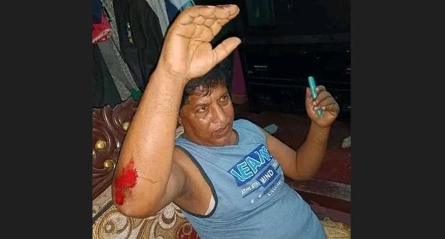 চড় মারায় ২ শিক্ষককে পেটাল ছাত্র