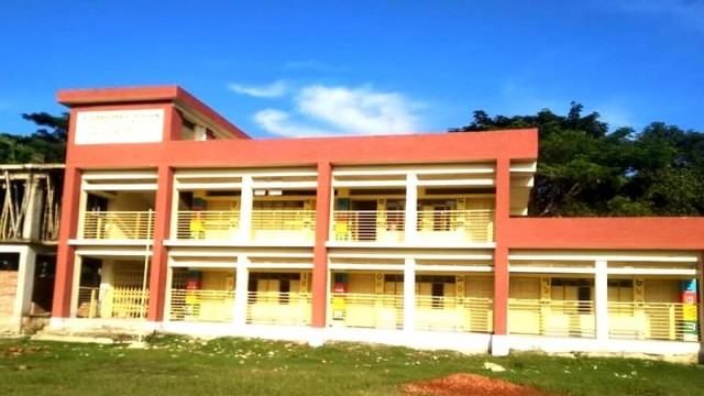 লালমোহনের জিএম সরকারি প্রাথমিক বিদ্যালয়ে ৩২ বছর পর মুসলিম শিক্ষক পেলো শিক্ষার্থীরা