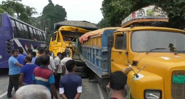 রংপুরে ট্রাকের ধাক্কায় হেলপার নিহত