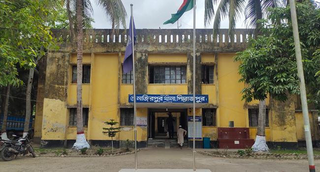 নাজিরপুরে নালা থেকে নারীর লাশ উদ্ধার
