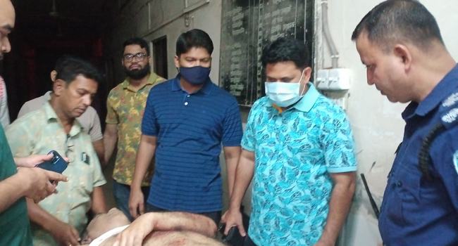চাঁদপুরে বাসায় ঢুকে জেলা আ.লীগ নেতাকে ছুরিকাঘাতে হত্যা