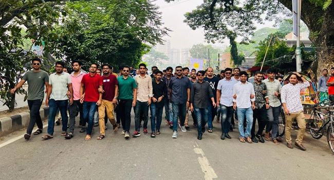 ঢাবিতে ছাত্রদলের প্রবেশ ঠেকাতে ছাত্রলীগের অবস্থান