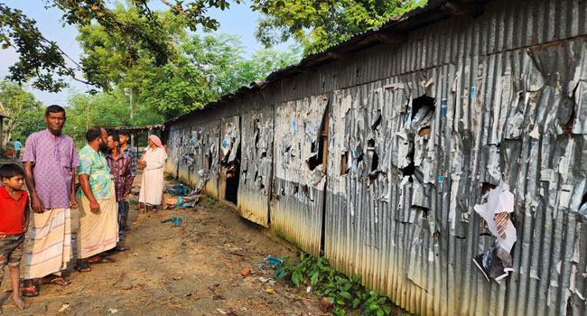 সিংড়ায় পূর্ব বিরোধের জেরে বাড়িঘর-দোকানপাট ভাংচুর