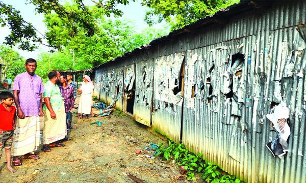 সিংড়ায় পূর্ববিরোধে বাড়ি ও দোকান ভাঙচুর লুটপাট