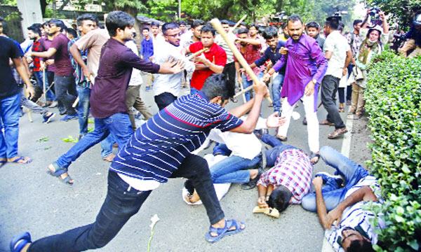 ছাত্রদলকে বেদম মার ছাত্রলীগের