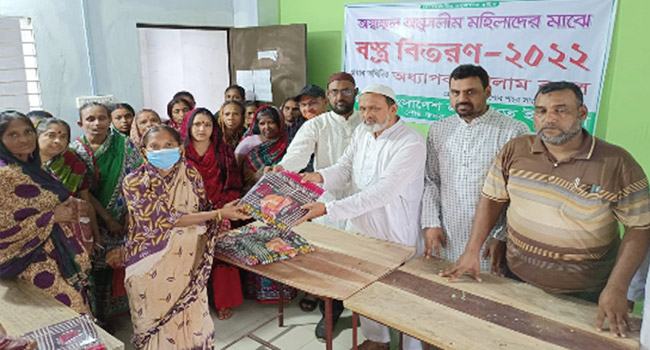যশোরে অমুসলিম নারীদের মধ্যে জামায়াতের বস্ত্র বিতরণ