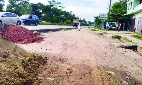 মিরসরাইয়ে ৩০ কিলোমিটার মহাসড়কে যত দুর্ভোগ