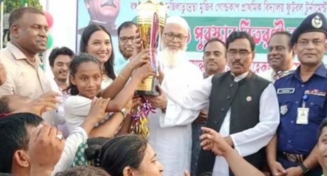 টাঙ্গাইলে বঙ্গবন্ধু ও বঙ্গমাতা গোল্ডকাপ ফুটবলে ঘাটাইল চ্যাম্পিয়ন