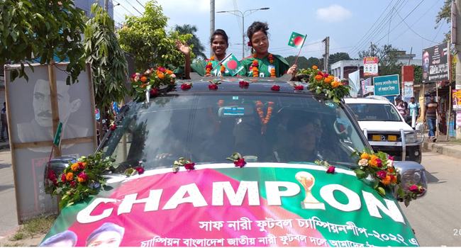 ঠাকুরগাঁওয়ে সাফজয়ী সোহাগী ও স্বপ্নাকে গণসংবর্ধনা