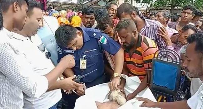 দামুড়হুদায় শতবর্ষী বৃদ্ধকে শ্বাসরোধ করে ও কুপিয়ে হত্যা