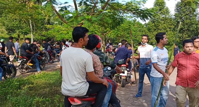 কুবিতে ছাত্রলীগের মহড়ায় বন্ধ হল, স্থগিত পরীক্ষা