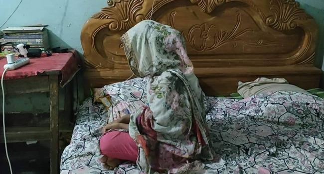 ব্রাহ্মণবাড়িয়ায় বিয়ের দাবিতে প্রেমিকের বাড়িতে অনশন