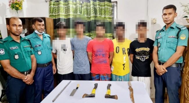 টঙ্গীতে ডাকাতির প্রস্তুতিকালে অস্ত্রসহ ৫ ডাকাত গ্রেফতার