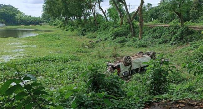 গাজীপুরে ট্রেন-মাইক্রোবাস সংঘর্ষে কারখানা কর্মকর্তা নিহত