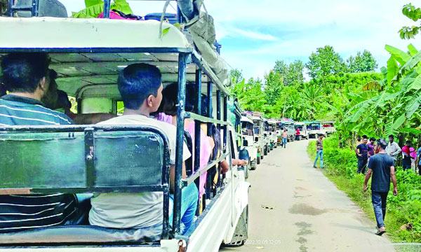 রাঙ্গামাটির সাজেকে পাহাড় ধসে পড়ায় ৬ ঘণ্টা যান চলাচল বন্ধ