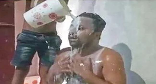 দুধ দিয়ে গোসল করে ছাত্রলীগ নেতার রাজনীতি ছাড়ার ঘোষণা