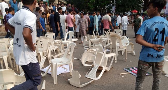 আবরার ফাহাদের স্মরণসভায় ছাত্রলীগের হামলা : আহত ১৬