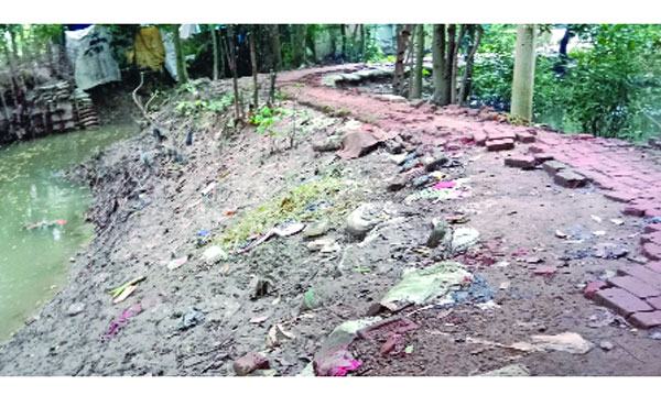 আজো অবহেলিত মিরসরাইয়ের  নিজামপুর রেলস্টেশন সড়ক