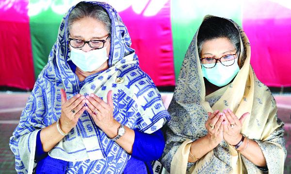 টুঙ্গিপাড়ায় বঙ্গবন্ধুর সমাধিতে শ্রদ্ধা প্রধানমন্ত্রী ও শেখ রেহানার