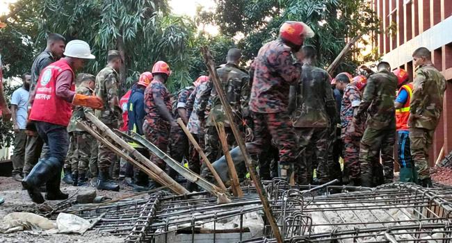 খাগড়াছড়ি জেলা পরিষদের নির্মাণাধীন ভবনের ছাদ ধসে নিহত ২