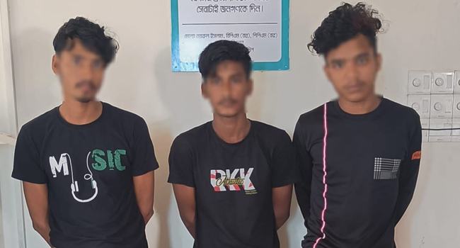গাজীপুরে অস্ত্রসহ ৩ ডাকাত গ্রেফতার